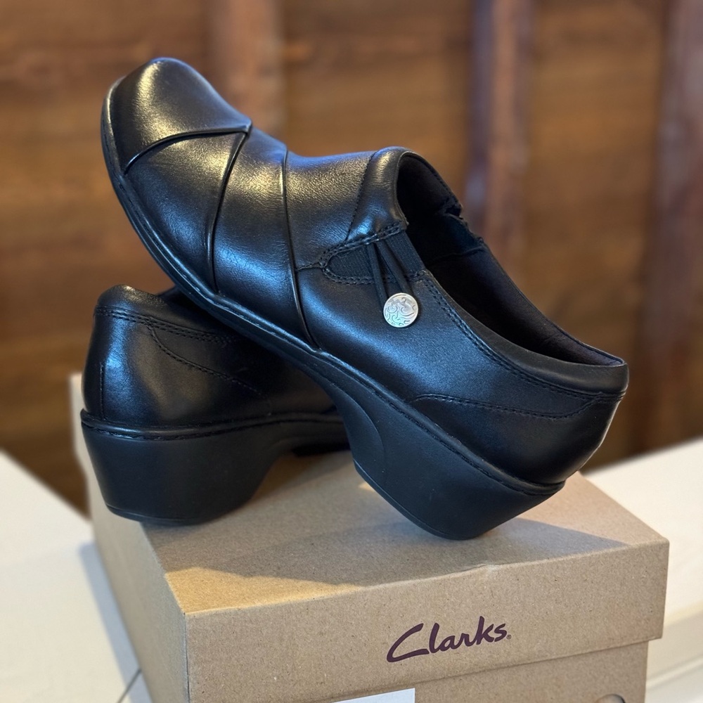 Clarks BRAND NEW Women Channing Ann Slip-on Loafer Black Zipper Leather